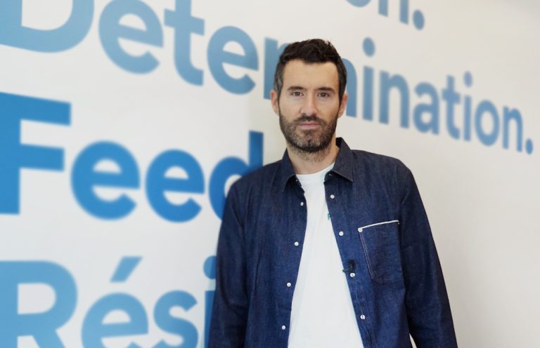découvrez les raisons de l'absence d'anthony bourbon, un acteur clé dans son domaine. explorez les implications de son absence sur ses projets, son équipe et l'industrie. restez informé des dernières nouvelles concernant son retour et son impact.