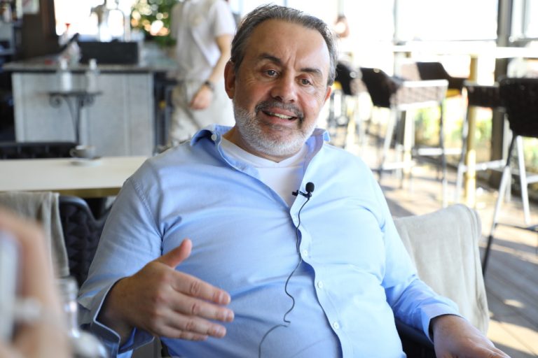 découvrez le retour tant attendu de jean-pierre nadir, une figure emblématique qui ne manquera pas de marquer les esprits. explorez ses nouvelles idées et projets qui promettent de captiver son public.