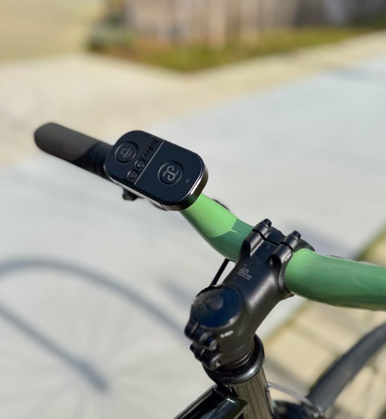 découvrez le baltee, le casque de vélo innovant qui allie sécurité, confort et style. conçu pour les cyclistes modernes, il offre des fonctionnalités avancées pour une expérience de conduite inégalée. restez protégé tout en pédalant avec élégance !