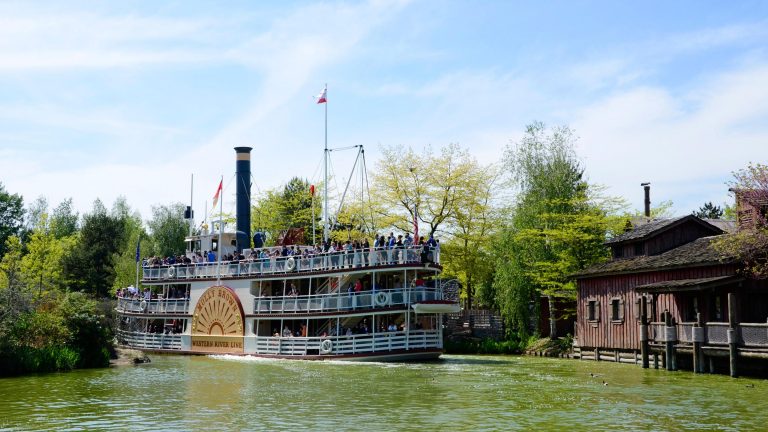 découvrez le témoignage captivant de floatee lors de son incroyable expérience à disneyland. plongez dans les moments magiques, les attractions inoubliables et les souvenirs précieux qu'elle a créés dans ce parc d'attractions emblématique.