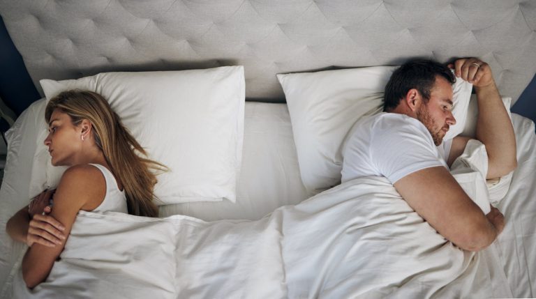 découvrez comment un partenaire compréhensif peut vous aider à surmonter l'anxiété sexuelle et à renforcer votre intimité de couple. conseils et soutien adaptés pour mieux vivre votre relation.
