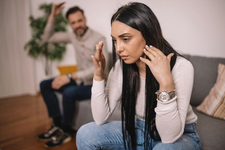découvrez comment gérer les moments où vous ne ressentez pas d'affection constante pour votre partenaire et trouver un équilibre dans votre relation.